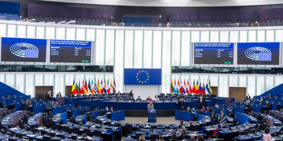 
            
            Chiuso il riesame sul Qatargate, 'indagini regolari, proseguono'
          