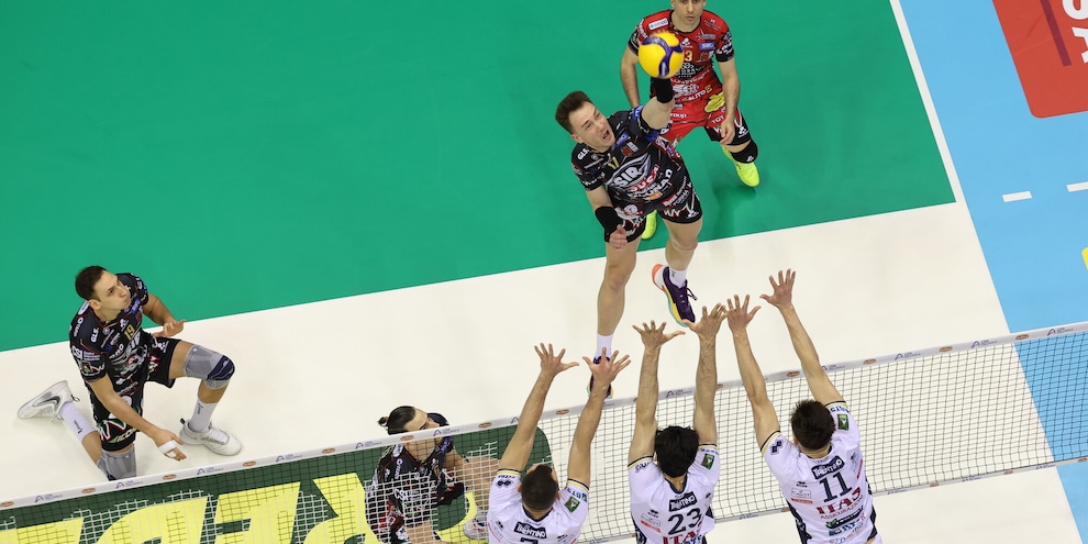 Supercoppa: Perugia travolge Trieste e vola in finale Supercoppa: Perugia travolge Trieste e vola in finale