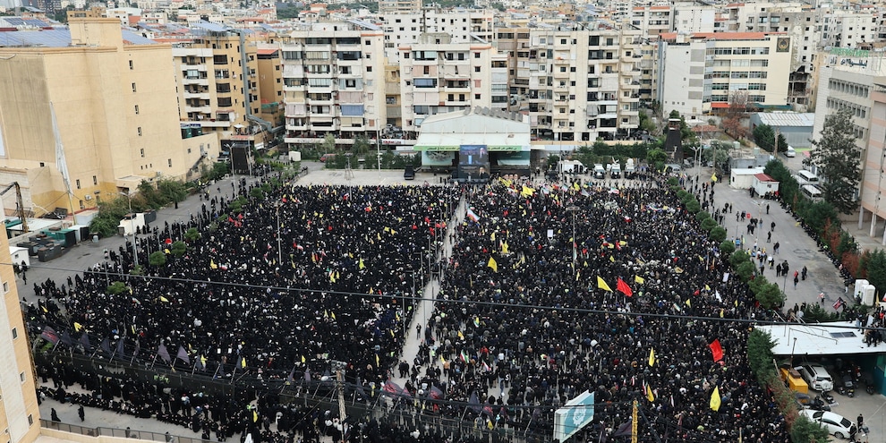 
            
            Governo libanese vieta ogni attività militare di Hezbollah
          