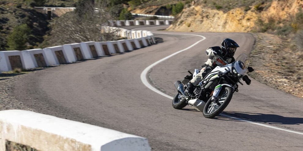 Test Kawasaki KLE500 2026: essenziale e con carattere!