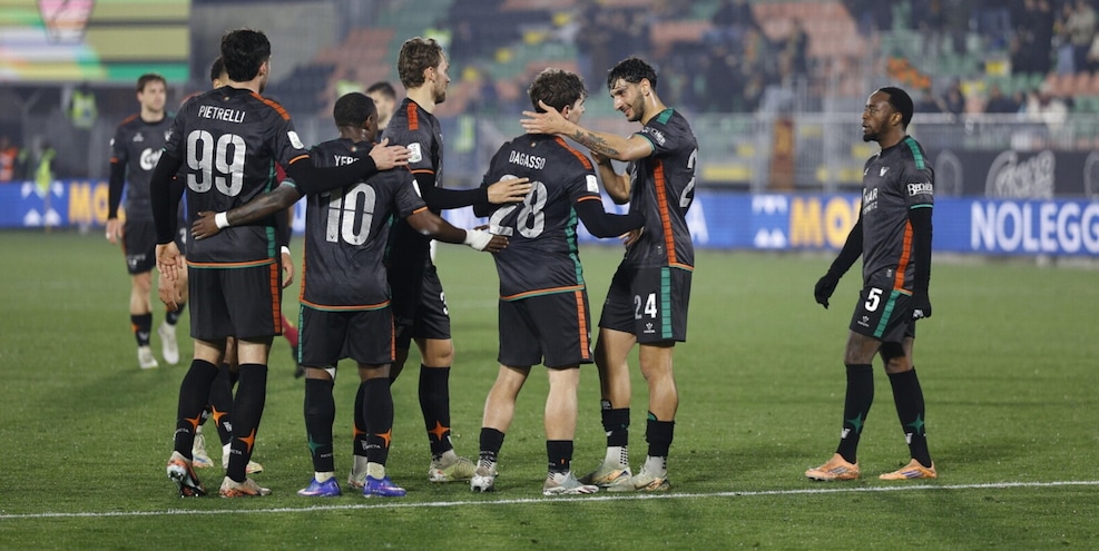 Venezia e Monza vincono ancora: prove di fuga. Poker Sudtirol, crolla il Modena con l'Entella  