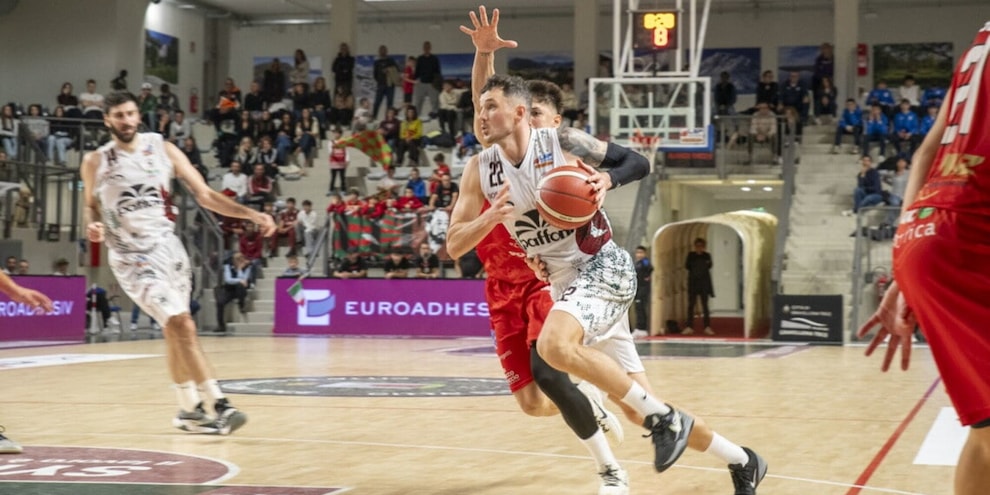 Paffoni Fulgor Basket: ufficiale, Andris Misters resta rossoverde
