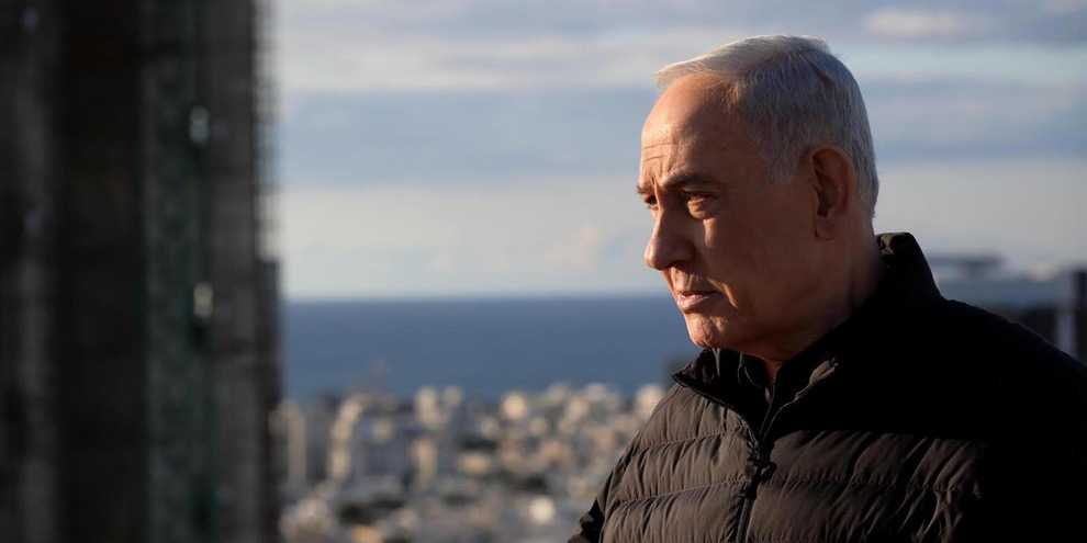 
            
            Grande frammento di missile cade vicino all'ufficio di Netanyahu a Gerusalemme
          