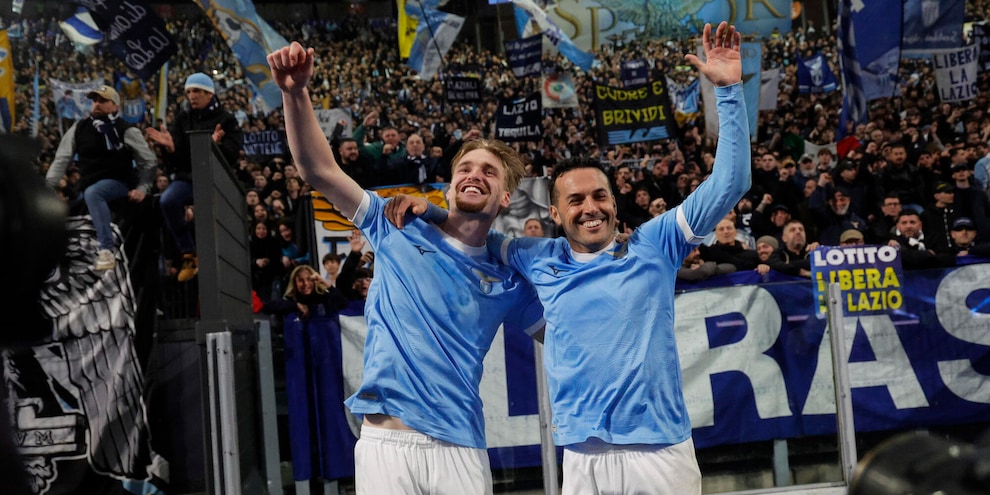 
            
            I giocatori della Lazio ringraziano i tifosi: 'notte speciale dedicata a voi'
          