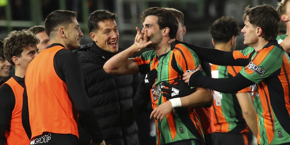 Venezia, tris al Padova e allungo: la Reggiana frena il Monza. Colpo Mantova, si salva l'Empoli