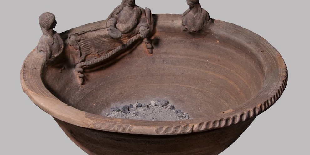 
            
            Sacrifici prima dell'eruzione, nuove scoperte a Pompei
          