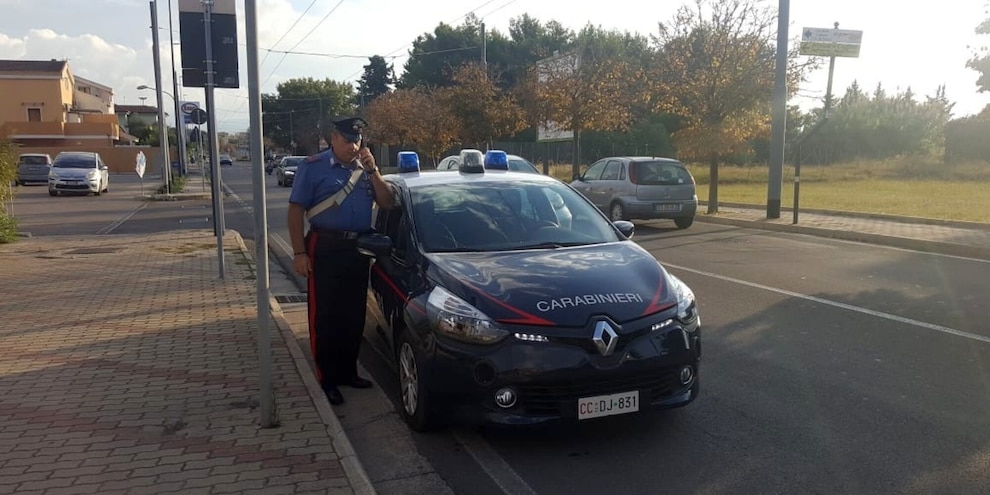 
            
            Donna precipita dal terzo piano e muore, non si esclude omicidio
          