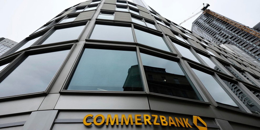 
            
            Berlino insiste, inaccettabile una acquisizione ostile di Commerzbank
          
