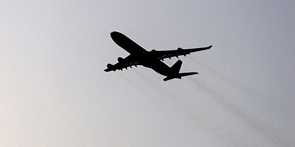 
            
            Teheran riapre i due principali aeroporti civili
          
