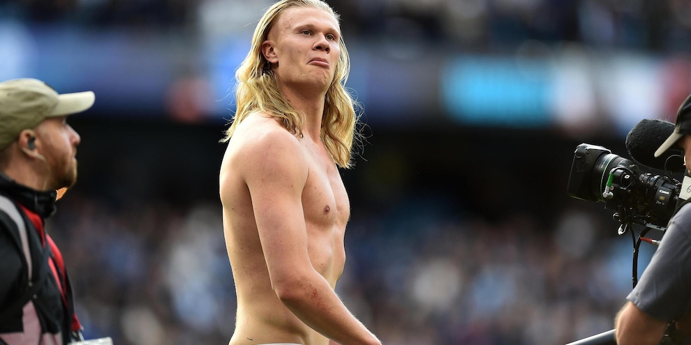 
            
            Manchester City in vetta alla Premier con la vittoria sul Burnley, retrocesso
          