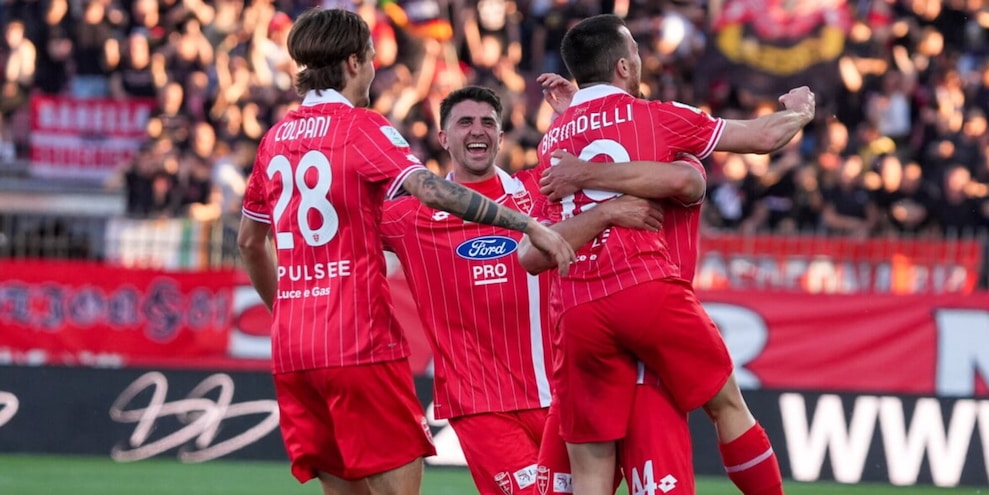 Magia di Birindelli, il Monza resta in lotta per la vetta. Bene l'Avellino
