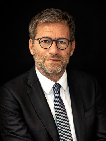 I ricavi di Armani a 2.192 milioni nel 2025 (-2,8%), cresce l'utile operativo
I ricavi di Armani a 2.192 milioni nel 2025 (-2,8%), cresce l'utile operativo