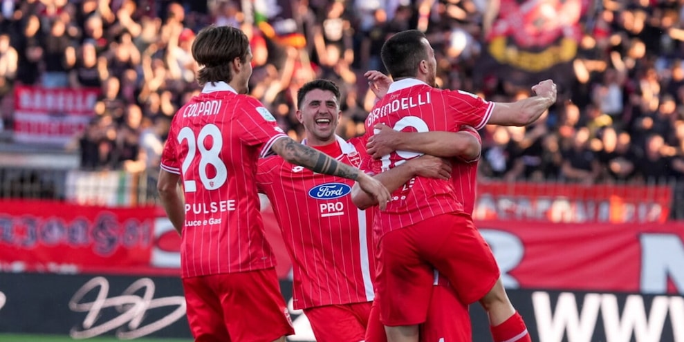 Guida alla penultima di Serie B: tutti in campo il 1° Maggio. Venezia ormai in A, Samp quasi salva
 
