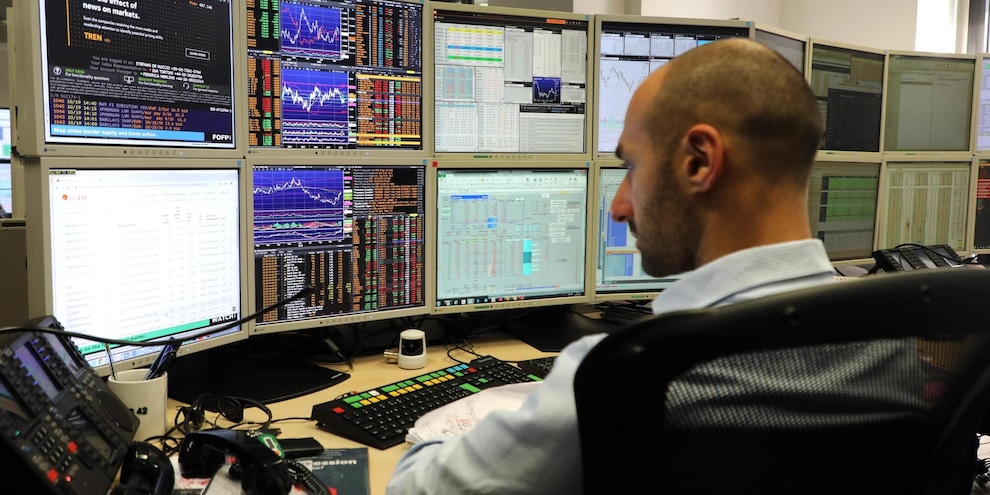 
            
            Lo spread tra Btp e Bund chiude in rialzo a 84,8 punti base
          