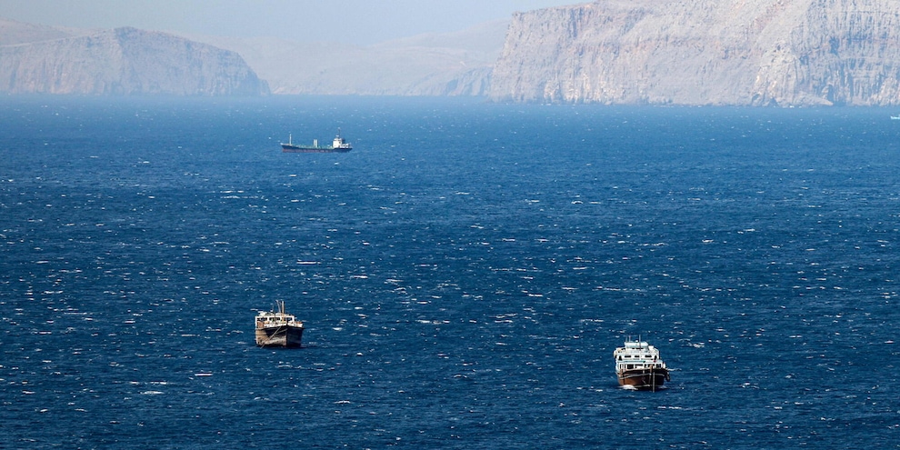 
            
            Media Iran, 'scontri sporadici con le navi Usa'
          