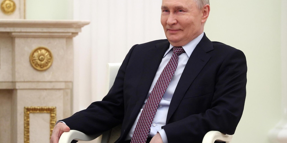
            
            Media ucraini, 'chi incontra Putin deve consegnare anche gli orologi'
          