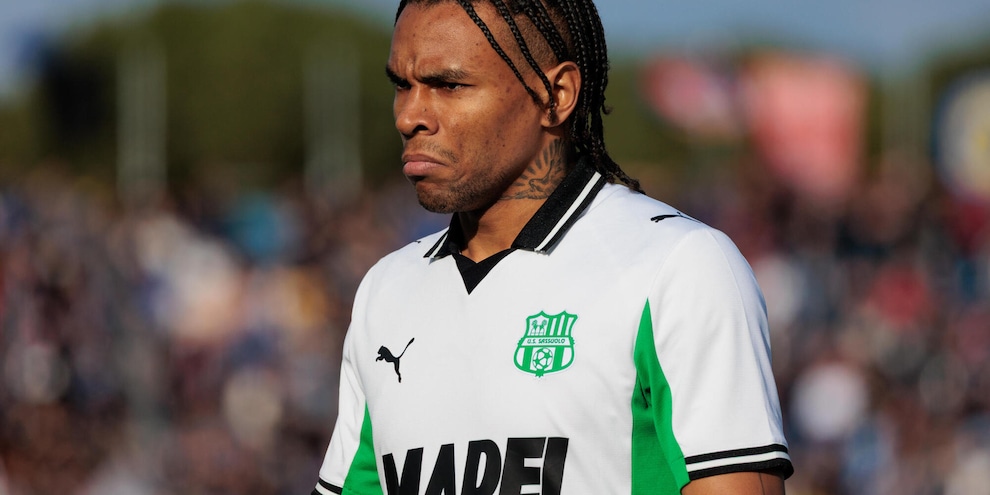 
            
            Calcio: Sassuolo, Laurientè rinnova fino al 2029
          