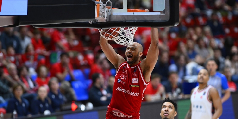 Buona la prima! Capitan Shields trascina Milano

 
