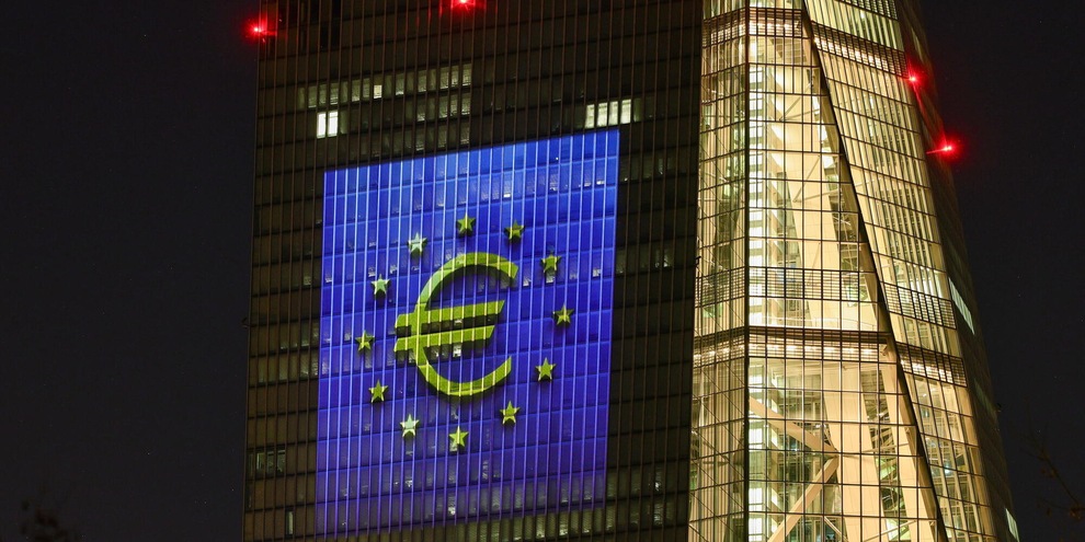 
            
            Euro invariato, scambiata a 1,1625 dollari
          