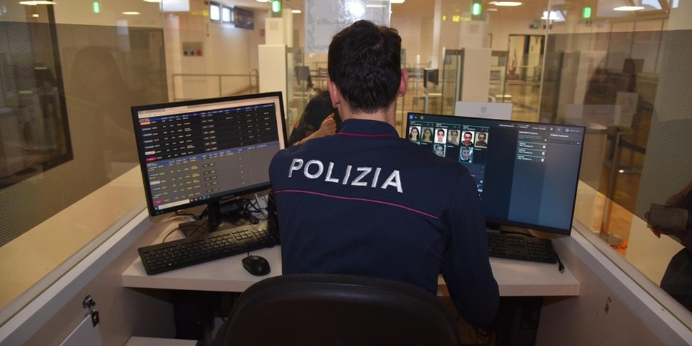 15enne arrestato per arruolamento nel terrorismo internazionale
15enne arrestato per arruolamento nel terrorismo internazionale