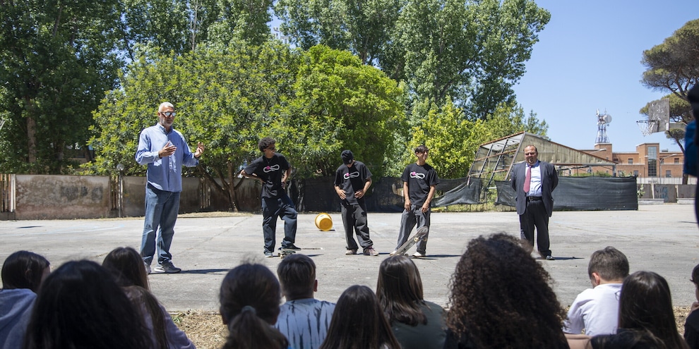 Lo Skateboarding torna nelle scuole di Ostia in vista della Coppa del Mondo di giugno! Lo Skateboarding torna nelle scuole di Ostia in vista della Coppa del Mondo di giugno!