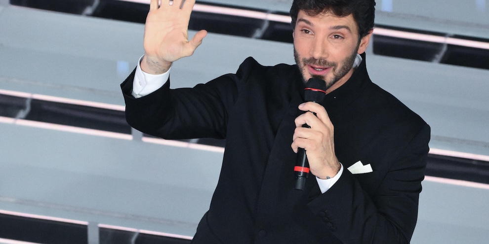 De Martino annuncia le date di Sanremo 2027, dal 16 al 20 febbraio
De Martino annuncia le date di Sanremo 2027, dal 16 al 20 febbraio