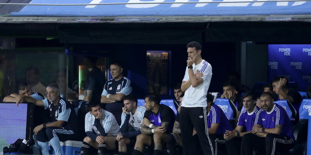 
            
            Mondiali: Argentina-Honduras 2-0, per Lautaro gol e assist
          