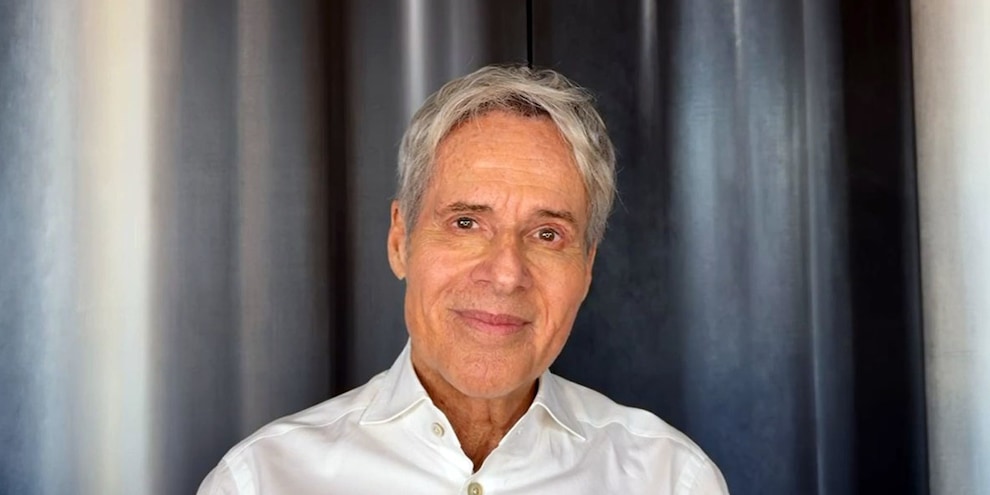 Baglioni ringrazia i fan dopo lo stop, 'mi avete dato il fiato per continuare'
Baglioni ringrazia i fan dopo lo stop, 'mi avete dato il fiato per continuare'