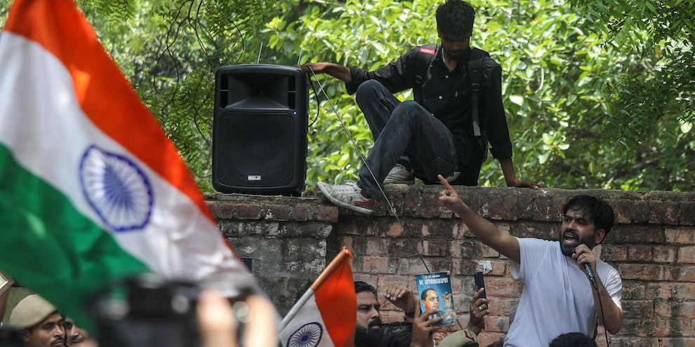 India, Partito delle blatte torna in piazza per dimissioni ministro
India, Partito delle blatte torna in piazza per dimissioni ministro
