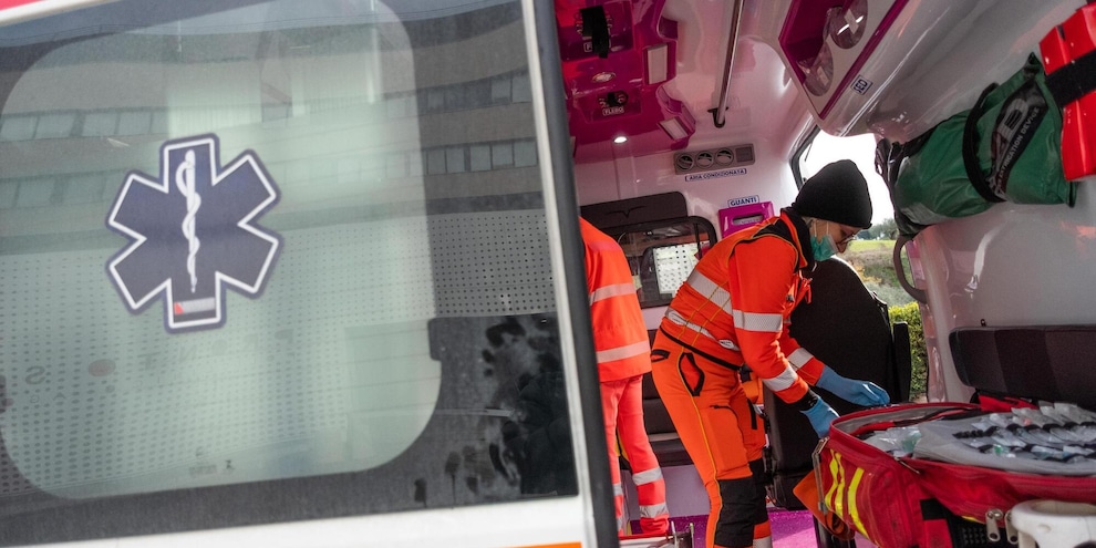 Auto pirata investe due ragazzi, muore 23enne
Auto pirata investe due ragazzi, muore 23enne