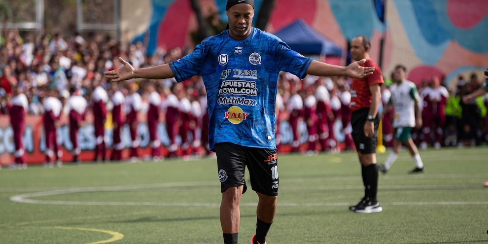 Ravenna Fc, Ronaldinho sarà tesserato come giocatore
Ravenna Fc, Ronaldinho sarà tesserato come giocatore