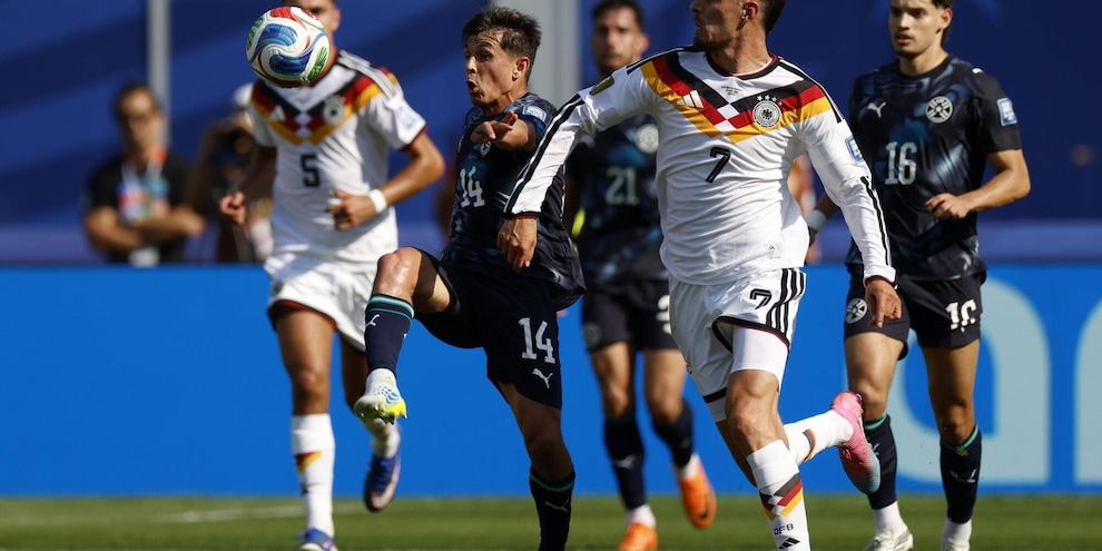 
            
            Mondiali: agli ottavi
          