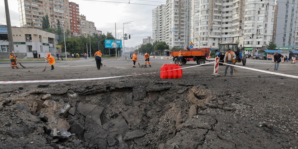 Attacco russo notturno su Kiev, due morti
Attacco russo notturno su Kiev, due morti