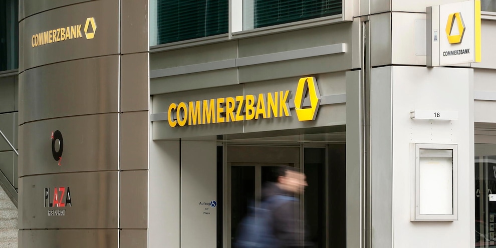 
            
            Weidmann (Commerzbank), pronti a colloqui costruttivi con Unicredit
          