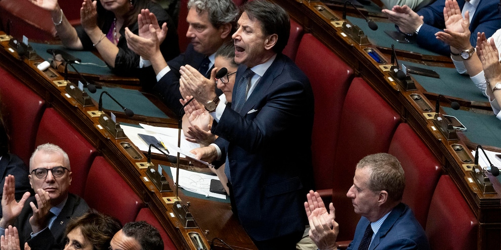 Conte, non votiamo il sostegno militare all'Ucraina
Conte, non votiamo il sostegno militare all'Ucraina