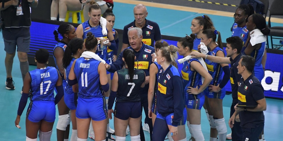  Velasco rimescola l’Italia. Il finale non cambia: 3-0