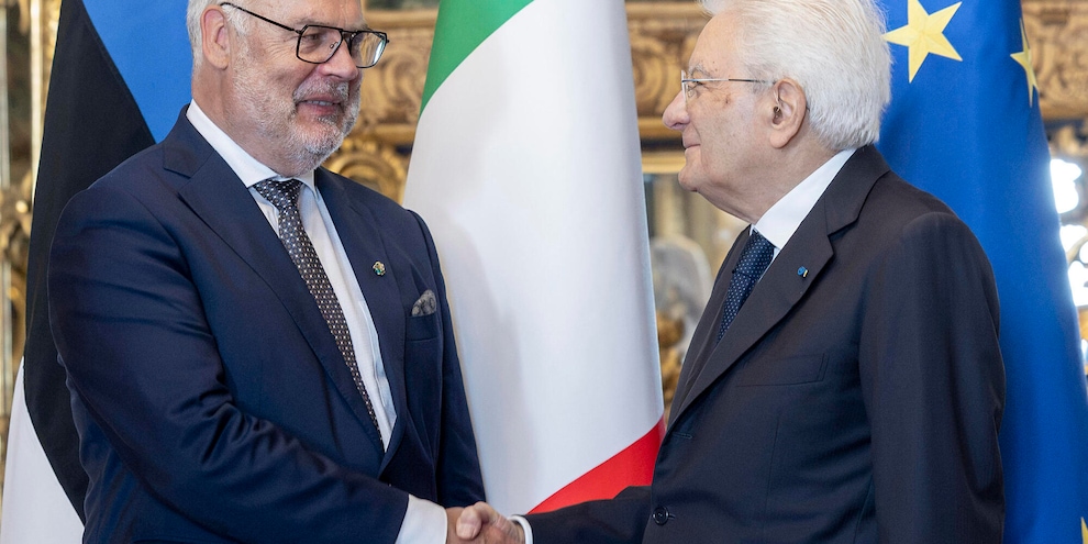 
            
            Mattarella, sostegno a Kiev, negoziati portino risultati
          