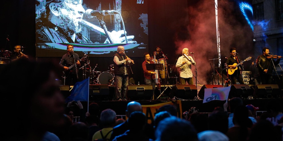 
            
            Gli Inti-Illimani celebrati dalla enciclopedia della musica Treccani
          